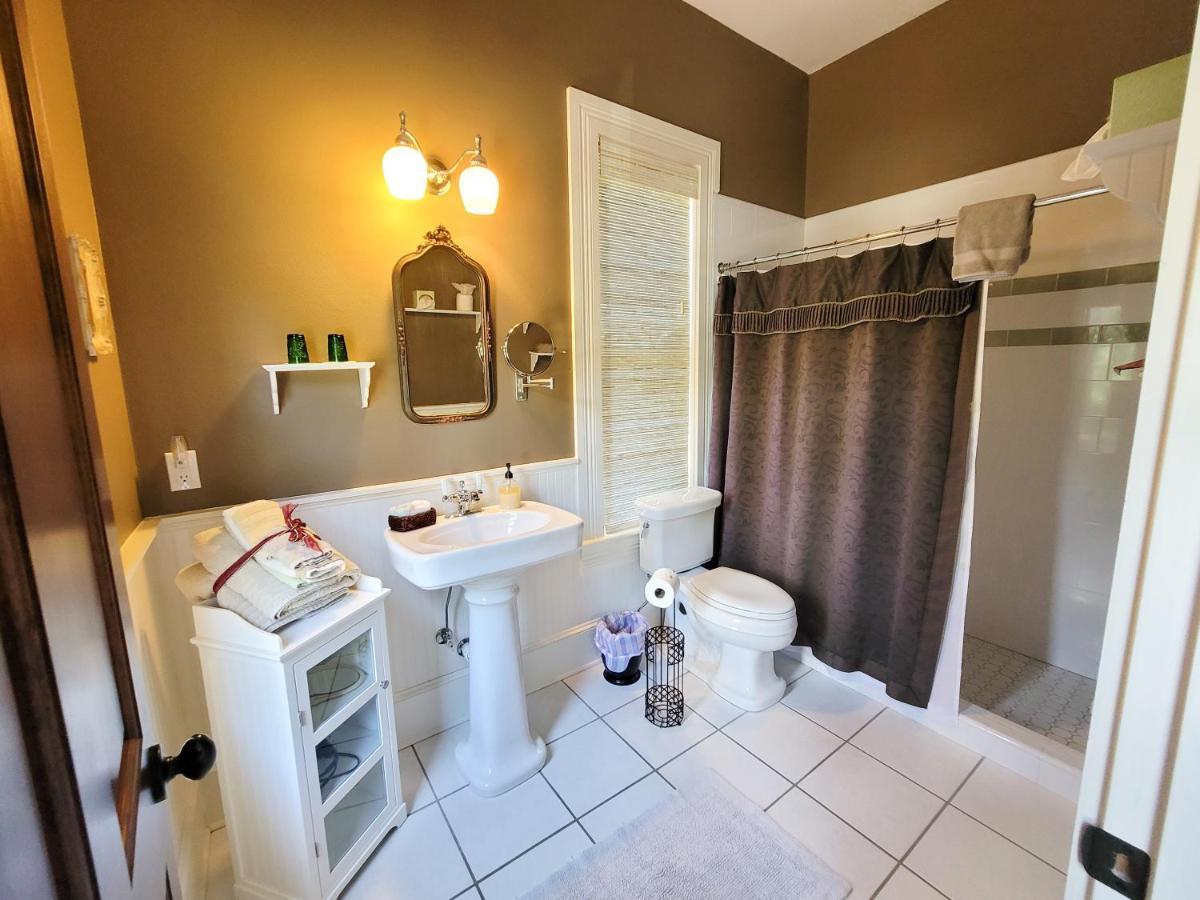 Camellia Rose Inn- King Room Southern Charm Gainesville Extérieur photo