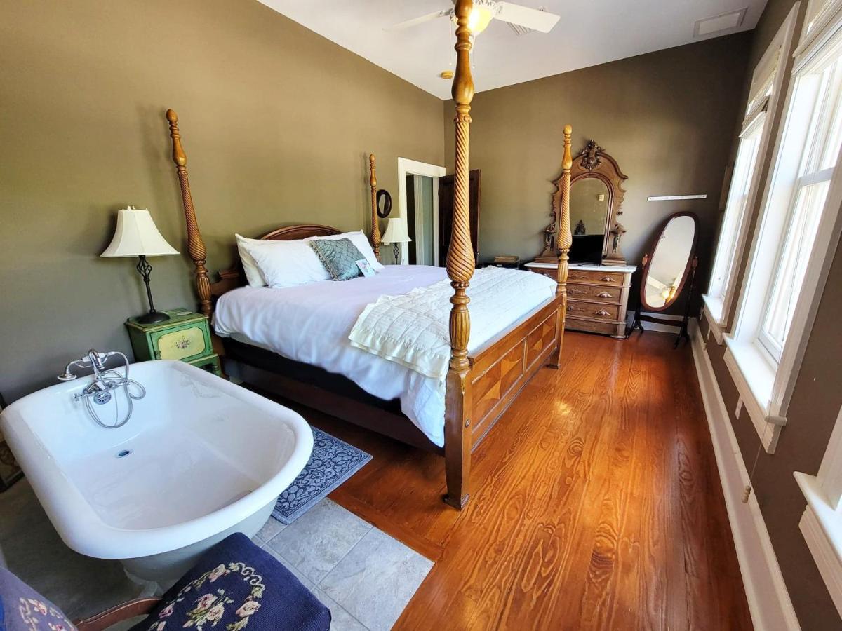 Camellia Rose Inn- King Room Southern Charm Gainesville Extérieur photo
